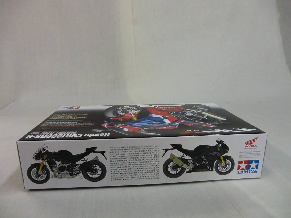 ホンダCBR1100RR1/6プラモデル ホンダ CBR1100 RR 1/6プラモデル